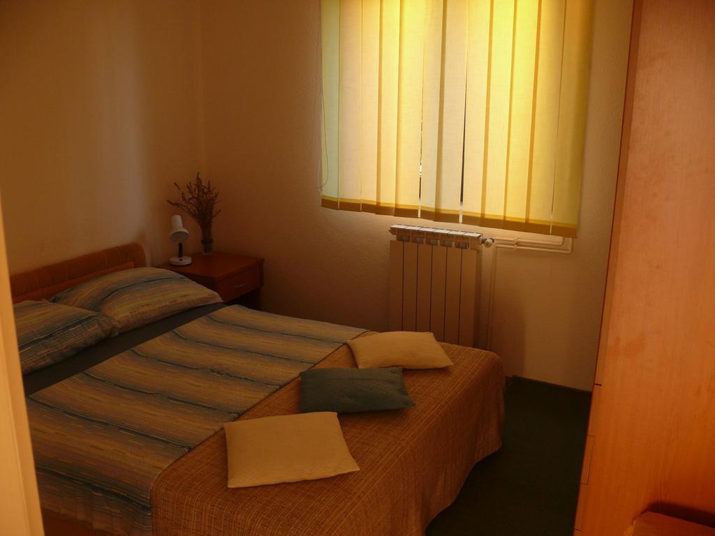 Apartment Branimir Omisalj Exterior photo
